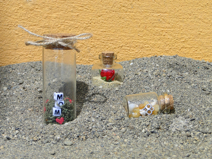 Sticlute mici decorative pentru ziua mamei