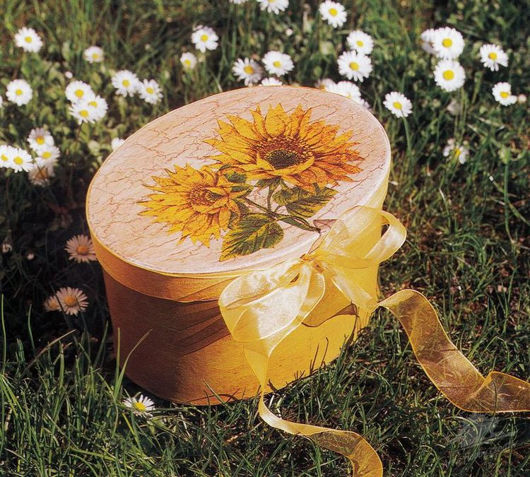 Decoratiuni cu servetele: Cutie ovala si rotunda