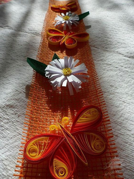 Creații Quilling de Primăvară - flori pe bandă iută